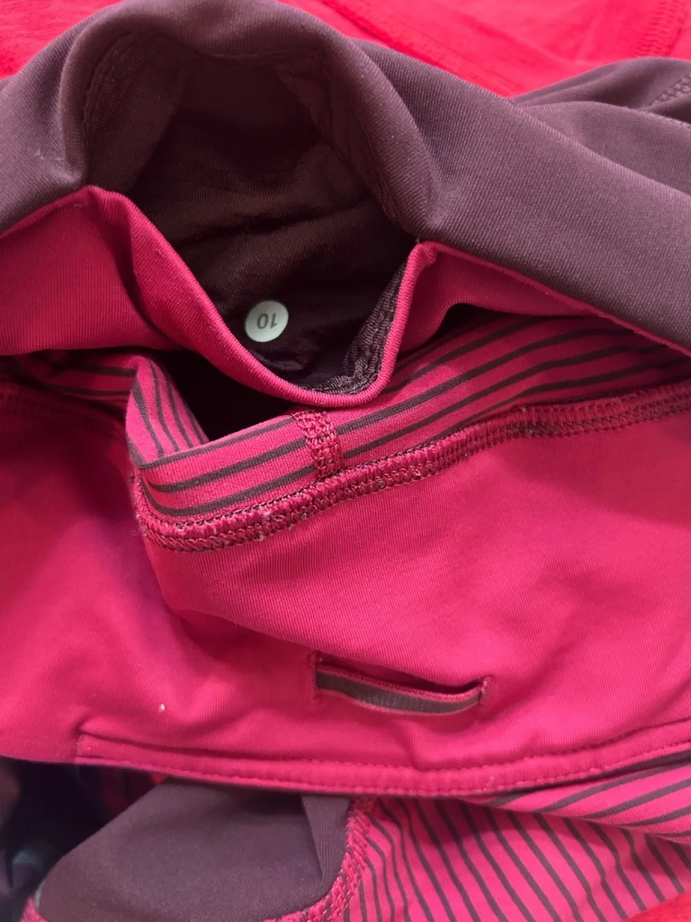 Lululemon Hop To It Crop in Bordeaux‎ Drama & Hyper Stripe Bumble Berry